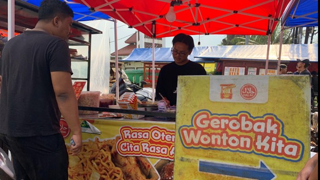 Gerobak Wonton Kita: Sajian Mie Lebar Favorit Baru di Cicalengka