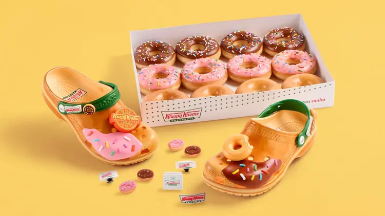Krispy Kreme dan Crocs Hadirkan Kolaborasi Sepatu Edisi Terbatas