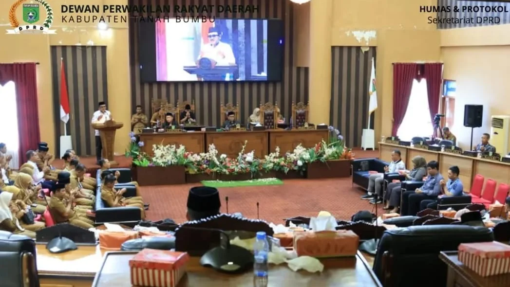 Gelar Paripurna, DPRD Dengarkan Pendapat Bupati Tentang Dua Raperda Kesehatan dan Waralaba