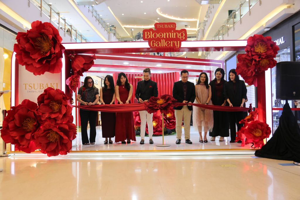 Tsubaki Hadirkan Blooming Gallery: Rayakan Keindahan Bunga Camellia dan Pesona Alami Perempuan Indonesia