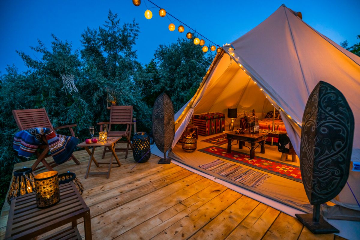 Peluang Bisnis Glamping: Liburan Mewah di Tengah Alam yang Kian Diminati