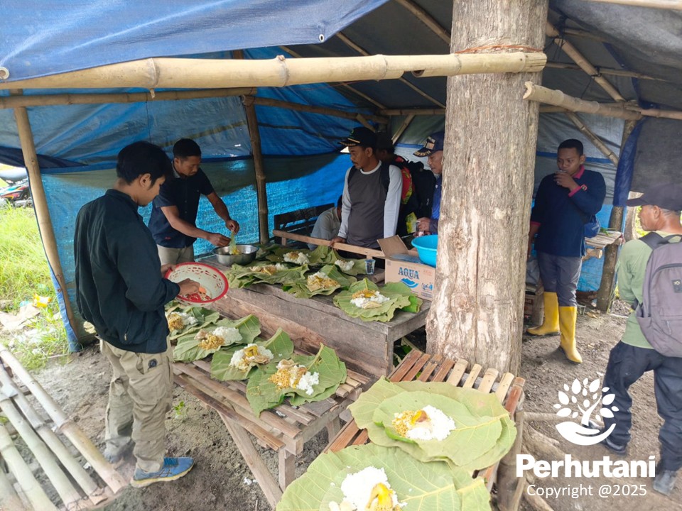 Perhutani KPH Purwodadi dan Masyarakat Desa Hutan Eratkan Kemitraan Lewat Selametan Panen Tebu
