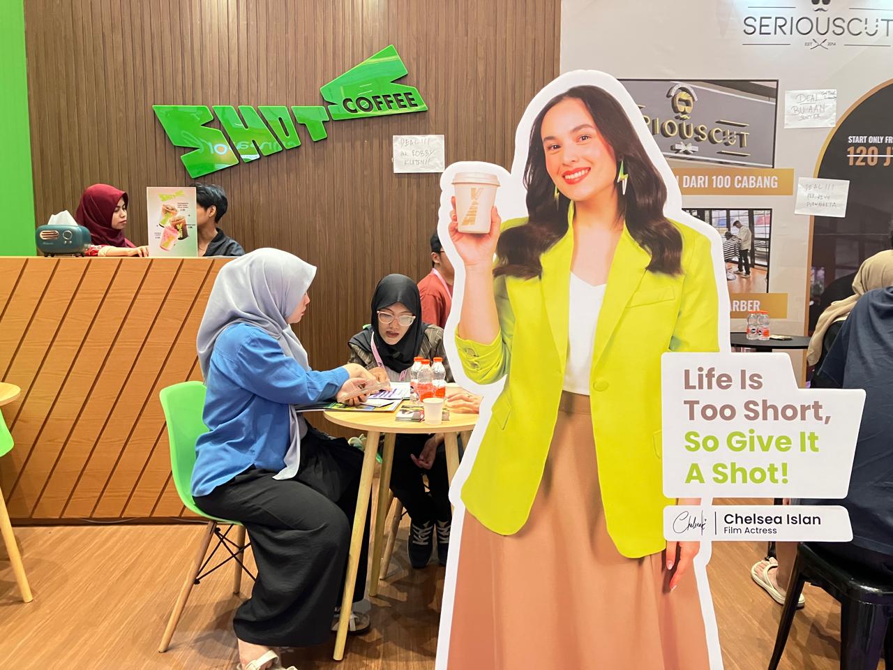 Chelsea Islan Tawarkan Paket Kemitraan Shots Coffee Bar, Berapa Modalnya?