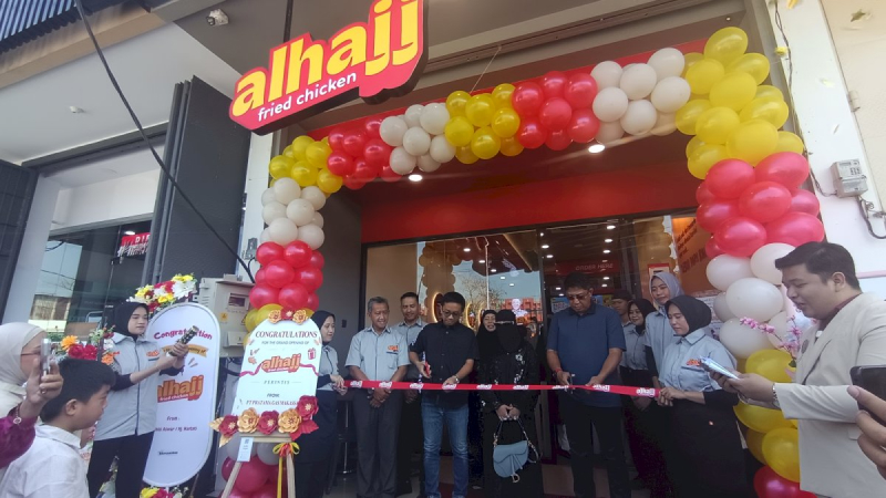 Alhajj Fried Chicken Buka Outlet Kedua di Makassar